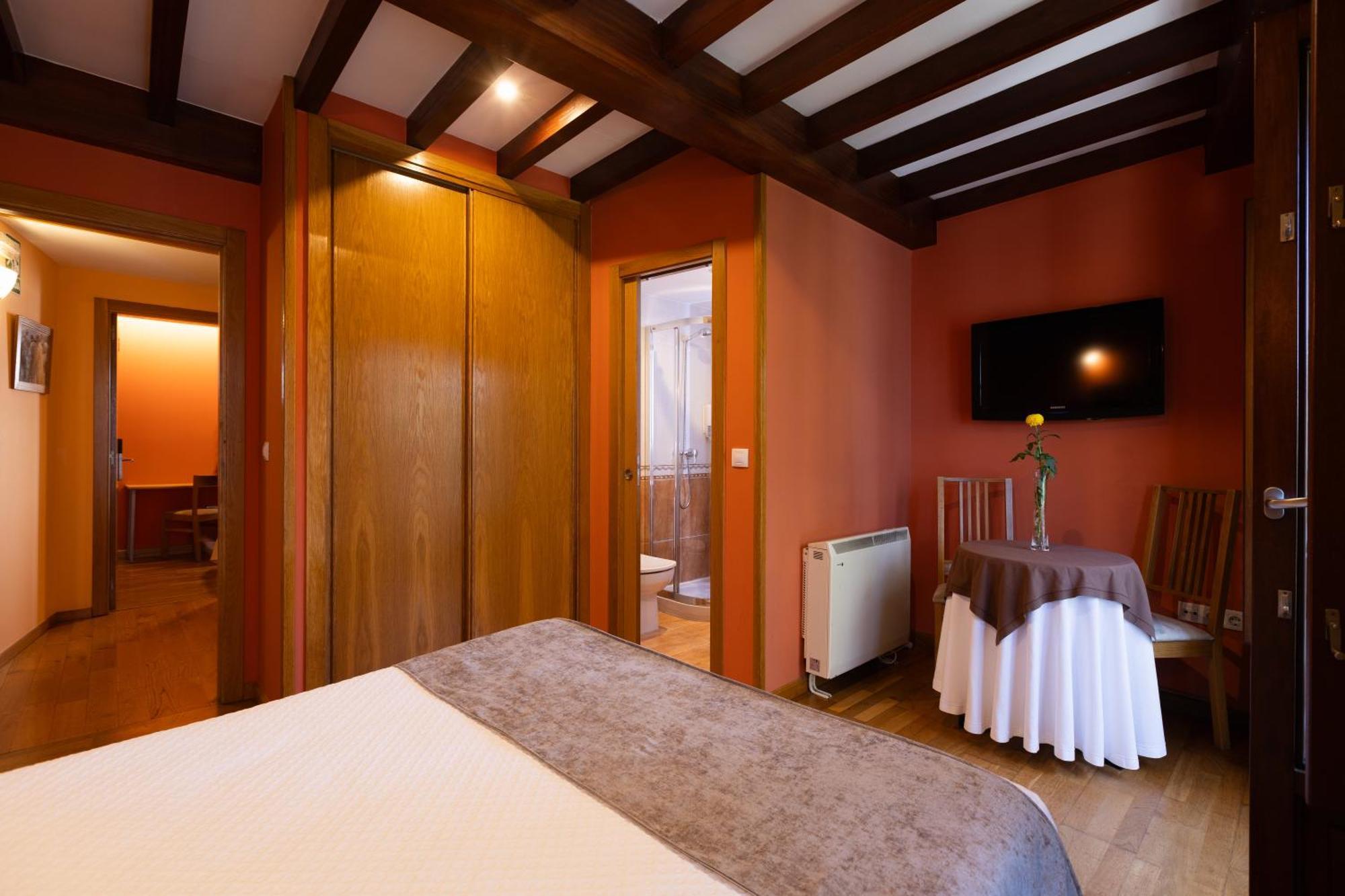 Pr Badalada Hotel ซานติอาโก เด กอมโปสเตลา ภายนอก รูปภาพ